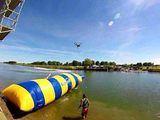 L'As jump Blob jump