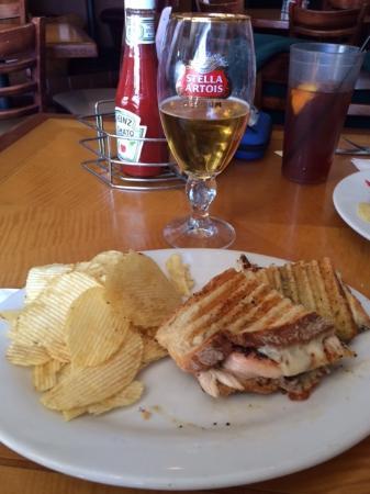 DellaRose's Avenue Tavern
