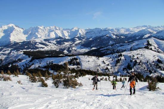 Megeve Raquettes