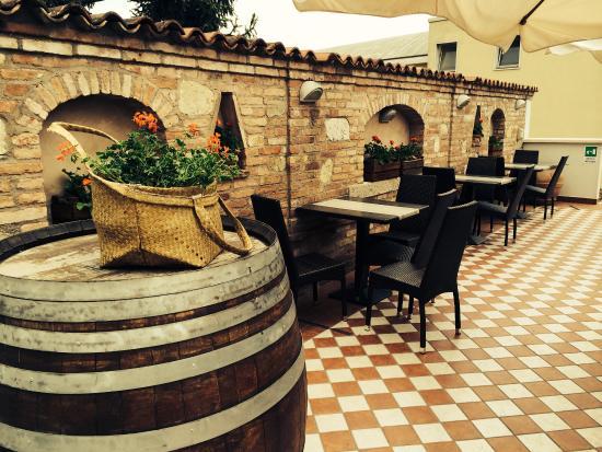 Triclinium Wine Bar