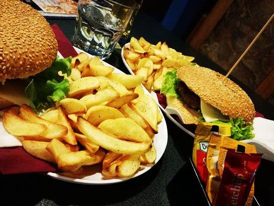 Tilly's Pub