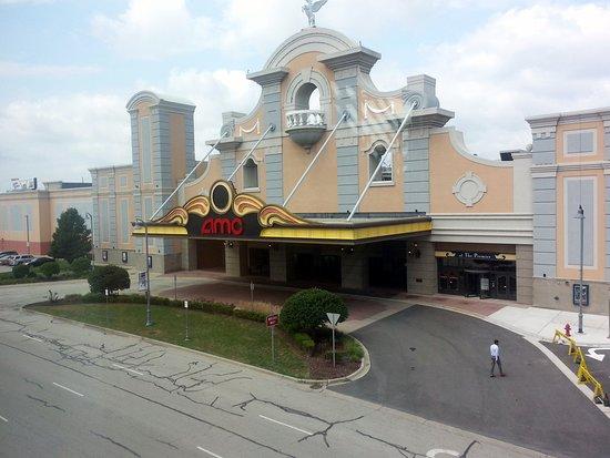 AMC Rosemont 18
