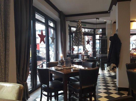 Magou Cafe - Restaurant