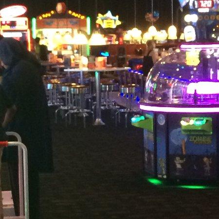 Dave & Buster's - Arcade