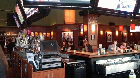 Bar Louie Novi