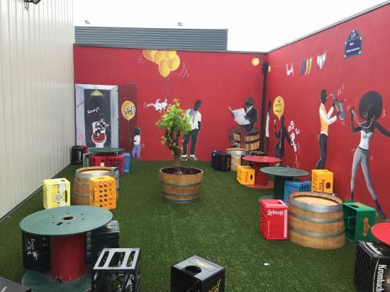 V and B Montelimar