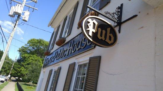 Slainte Public House