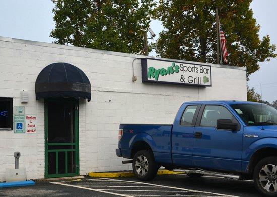 Ryan's Sports Bar & Grill