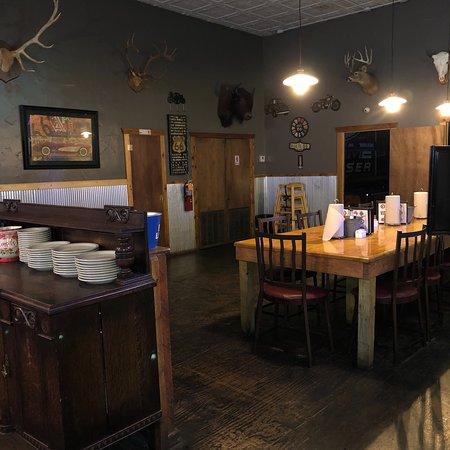 Woody's Sports Bar and Grill