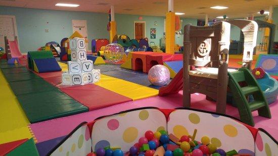 Giggle N Friends Warrenton Indoor Play Yard