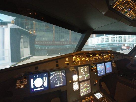 Flight Sim Cockpits - Discovery Flight Center