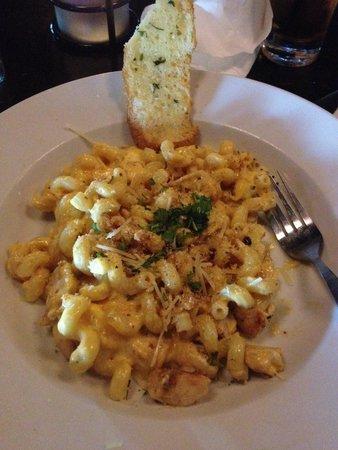 Bar Louie Hampton