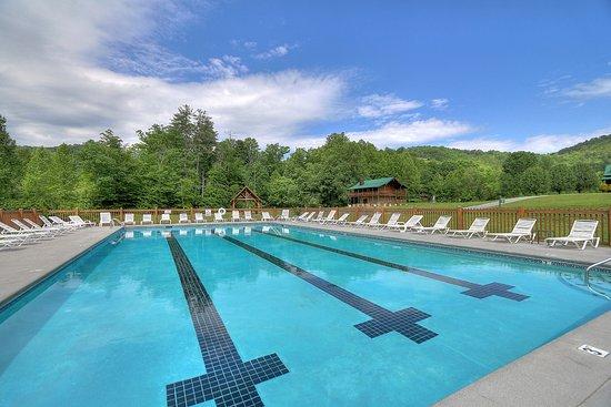 Honeysuckle Meadows Pool & Deli