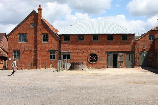 The Farnham Pottery