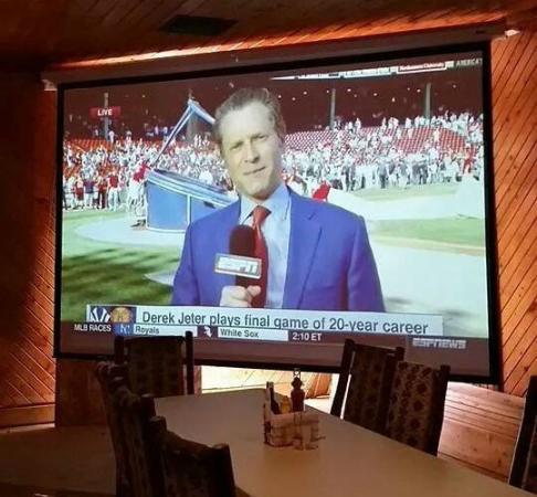Pumphouse Sports Bar & Grille