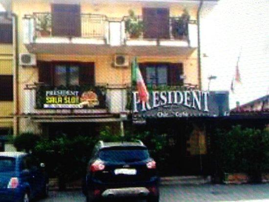 Bar President Chic Cafe