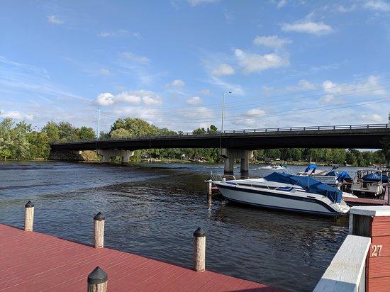 Bridge Bar and Restaurant