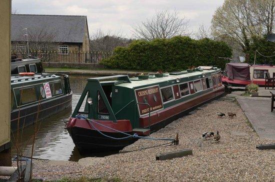 White Nancy Cruising Restaurant Boat