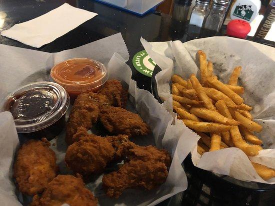 Frankie's Pub & Grill