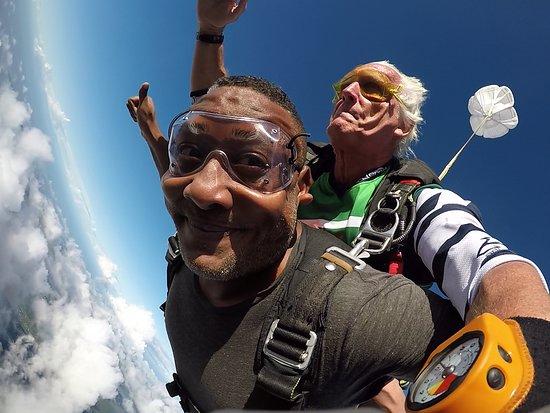 Skydive Free 2 Fly Suriname