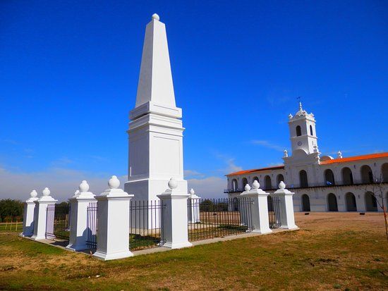 Cabildo y Pirámide de Mayo