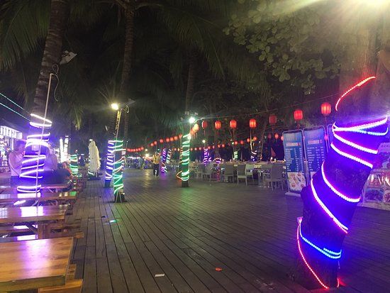 XiaRi MeiShi GuangChang