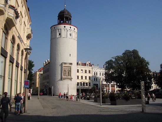 Dicker Turm