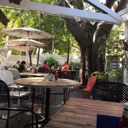 Croissants de France and Le Bistro