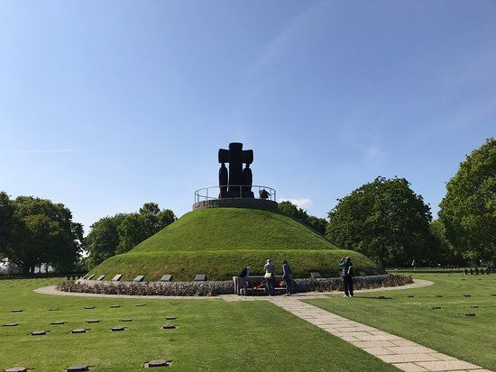 Cimetière militaire allemand de La Cambe