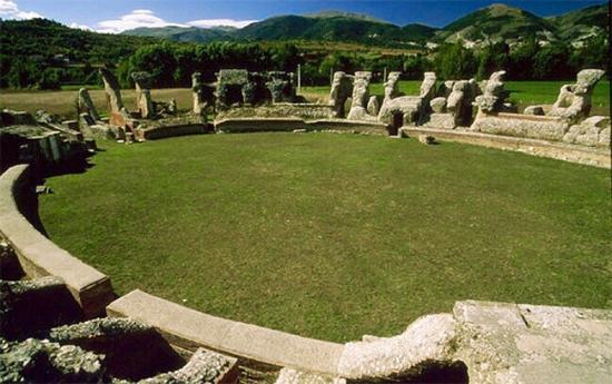 Anfiteatro romano di Amiternum