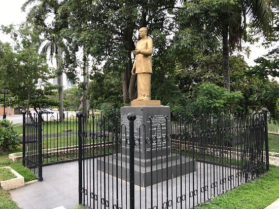 N .M. Perera Statue
