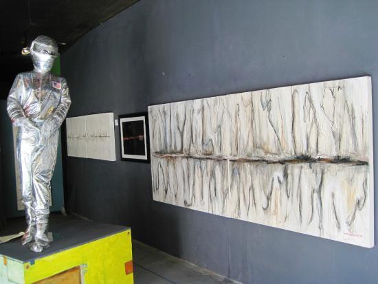 571 Art Gallery by Leo Díaz