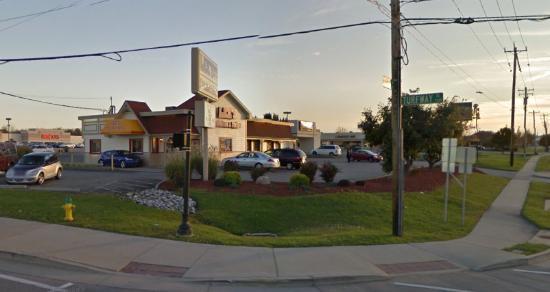 Lee's Famous Recipe Chicken