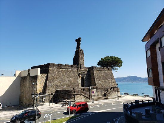 Monumento a Juan Sebastián Elcano