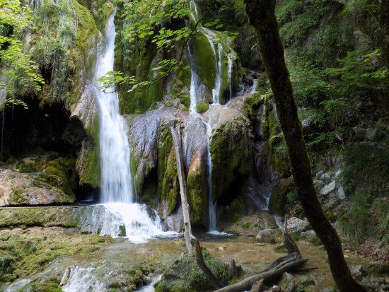 Cascade de Claire Fontaine