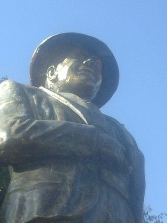 Monumento a Carlos Gardel