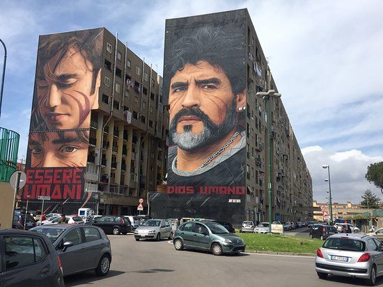 Murale di Maradona "Dios Umano"