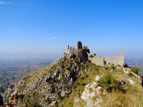 Castello dei Conti d'Aquino