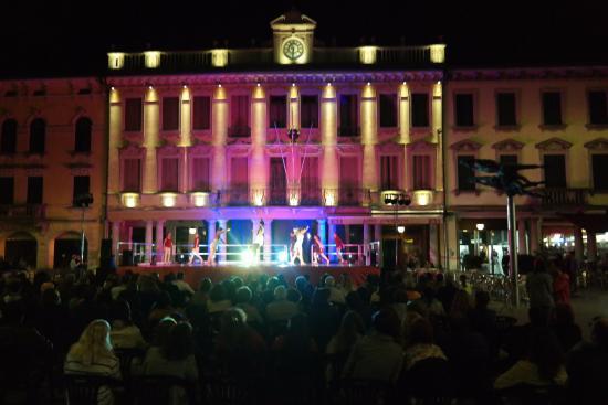 Piazza Luzzatti