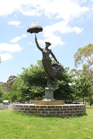 Mary Poppins Statue