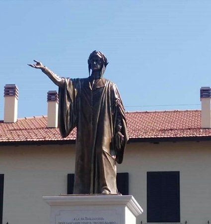 Statua di Dante Alighieri