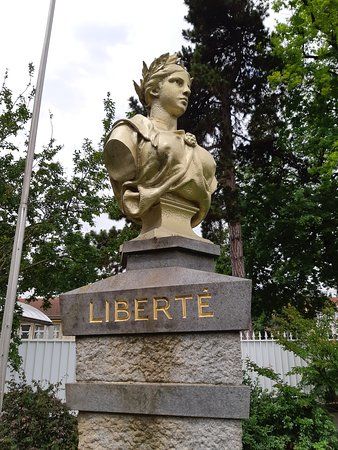 Statue de la place de la Republique