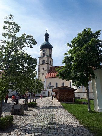 Pfarr- und Wallfahrtskirche Maria Geburt