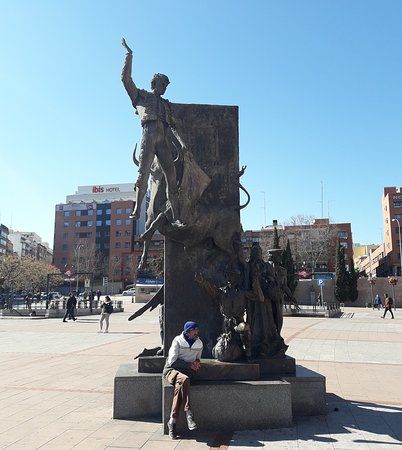 Estatua a Jose Cubero "Yiyo"