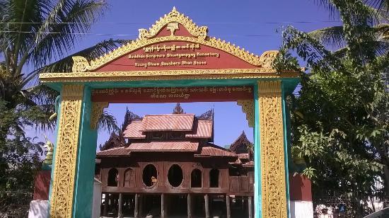 Shwe Yaunghwe Kyaung