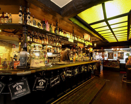 BRITISH PUB Pig & Whistle