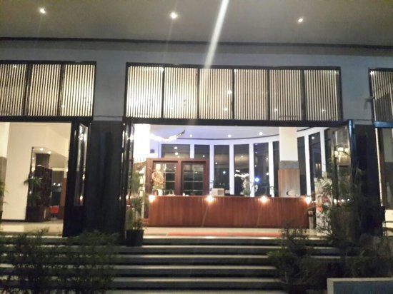 Sierra Cafe & Lounge