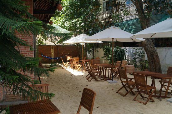 Oasis Bar & Restaurant