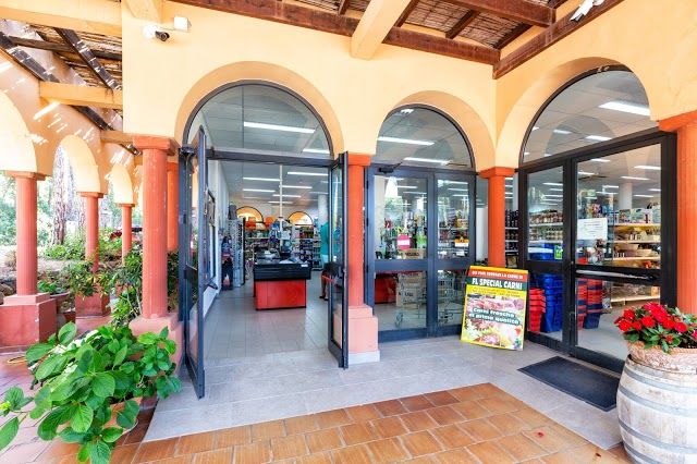 Market La Cantoniera