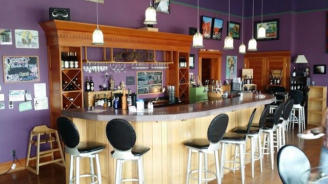 Earth & Vine Art & Wine Gallery